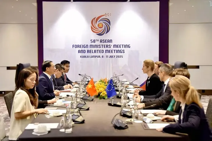 Lors de la rencontre avec la haute représentante de l'UE pour les affaires étrangères et la politique de sécurité et vice-présidente de la Commission européenne, Kaja Kallas. Photo : Baoquocte. vgp-ptt-01352821978063684781034.png