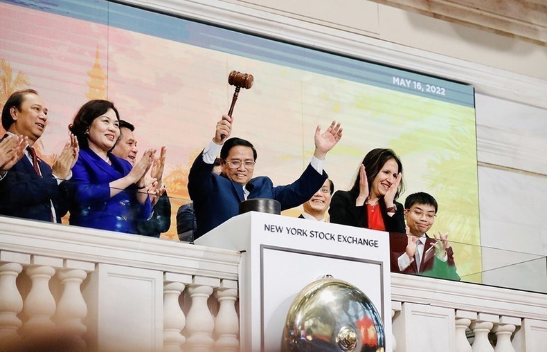 Dans l’après-midi du 16 mai 2022, le Premier ministre Pham Minh Chinh visite la Bourse de New York (NYSE). Photo : VNA. anh-12.jpg