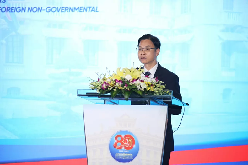 Le vice-ministre des Affaires étrangères, Ngo Le Van, prononce le discours d’ouverture de l’atelier. Photo : Baoquocte. img-088520250606110959.png