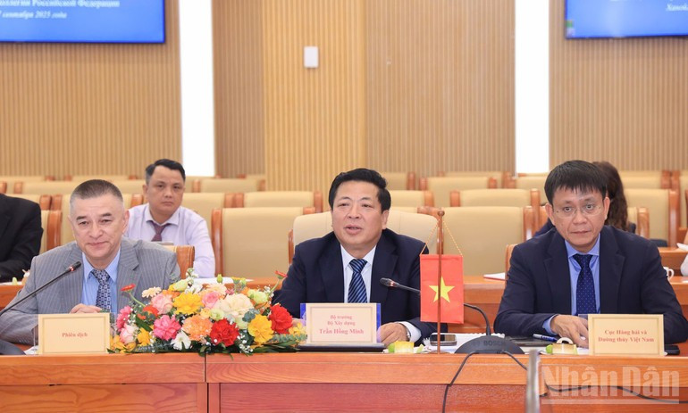 Le ministre vietnamien de la Construction Tran Hong Minh s’exprime lors de l’entretien. Photo : NDEL. image-1.jpg