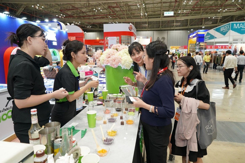 Grâce aux activités de promotion commerciale, les entreprises ont l’opportunité de se faire connaître et de connecter efficacement l’offre et la demande. Photo : Congthuong. 2025-08-20-14-08-022-222e1.jpg
