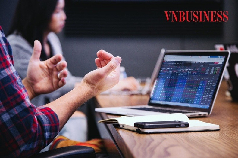 Le marché boursier vietnamien devrait attirer davantage de capitaux étrangers grâce aux perspectives de reclassification. Photo : Vnbusiness. 7948-1757325551-1200x0-876.jpg