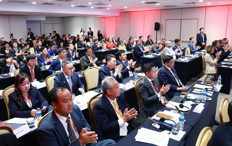 Les délégués participant au forum. Photo : VNA. vna-potal-thu-tuong-du-dien-dan-doanh-nghiep-viet-nam-brazil-81332676-9-15-31.jpg