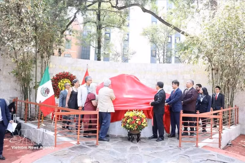 Le monument à Hô Chi Minh rouvre ses portes à Mexico. Photo: VNA.