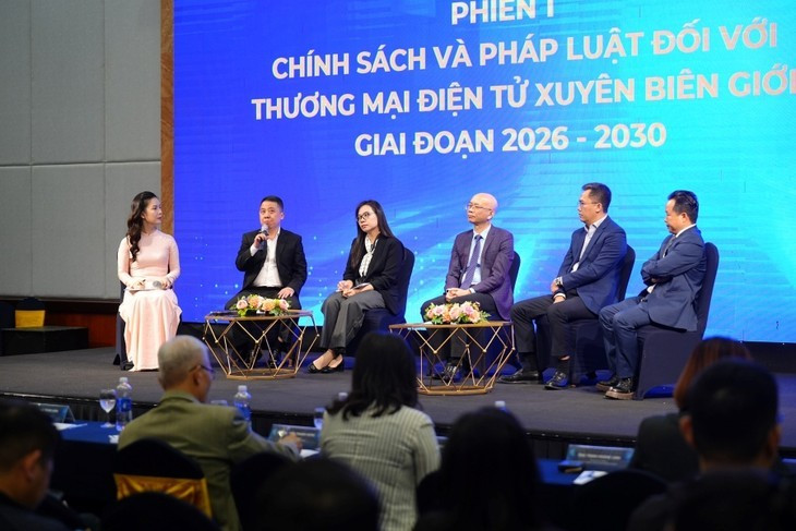 Des experts partagent leurs analyses lors du forum. Photo: vneconomy.vn