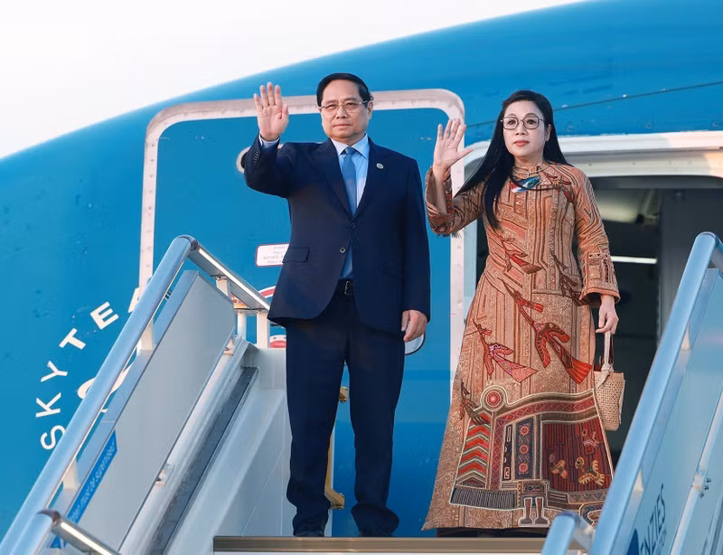 Le Premier ministre Pham Minh Chinh et son épouse ont achevé leur participation au Sommet du G20 en Afrique du Sud. (Photo : Duong Giang – VNA)