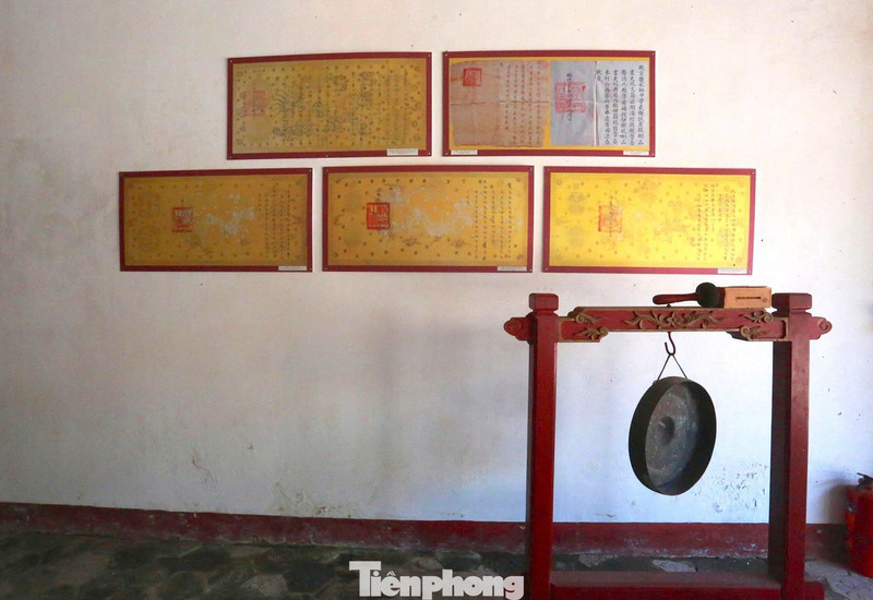 L’architecture singulière d’une ancienne maison communale conservant dix édits impériaux à Hoi An