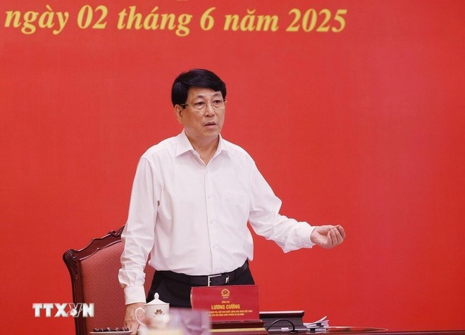 Le Conseil national de défense et de sécurité a tenu sa 6e réunion pour le mandat 2021-2026 ce lundi 2 juin matin à Hanoï. La séance était présidée par Luong Cuong, président du Vietnam et président du Conseil. Photo: VNA