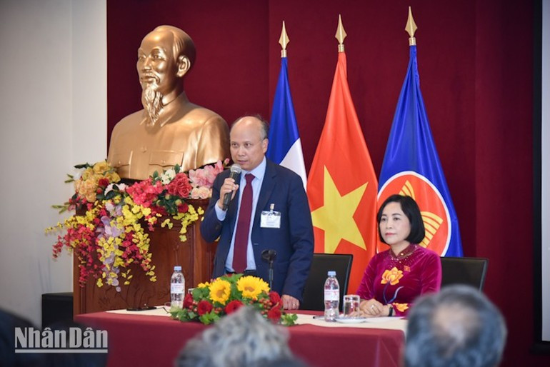 La vice-présidente de l'Assemblée nationale Nguyen Thi Thanh impressionnée par la communauté vietnamienne en France