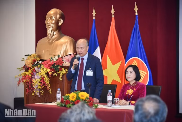 La vice-présidente de l'Assemblée nationale Nguyen Thi Thanh impressionnée par la communauté vietnamienne en France