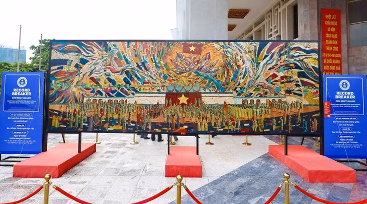 Le tableau en laque "Hô Chi Minh lit la Déclaration d’indépendance". Photo: Thanh Tùng/VOV.