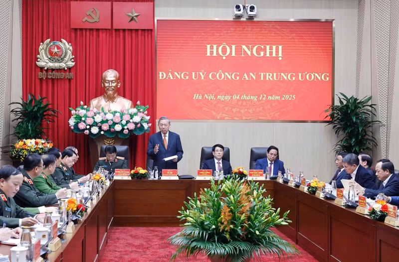 Le secrétaire général du Parti communiste du Vietnam, To Lam, prend la parole lors de la réunion. Photo : VNA.