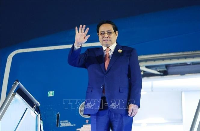 Le Premier ministre Pham Minh Chinh est rentré à Hanoï le soir du 3 décembre, concluant une visite de deux jours au Laos à l'invitation de son homologue lao, Sonexay Siphandone. Photo : VNA.