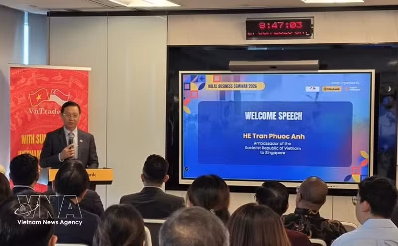 L’ambassadeur du Vietnam à Singapour, Tran Phuoc Anh, s'exprime à l'événement. Photo : VNA.