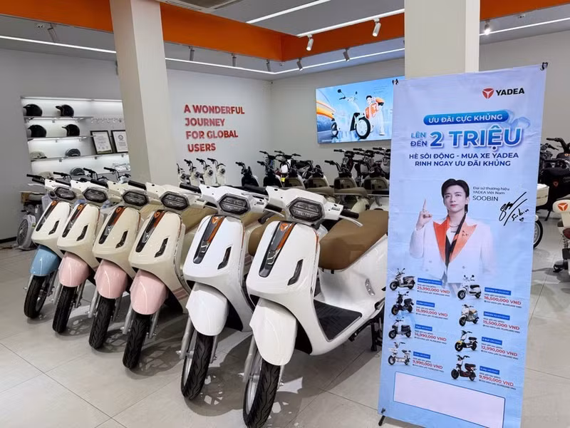Alors que le marché vietnamien des véhicules électriques connaît un essor fulgurant et devient un « terrain de jeu » pour tous. Les entreprises nationales et internationales accélèrent pour s’emparer d’une part du marché. Photo: VNA