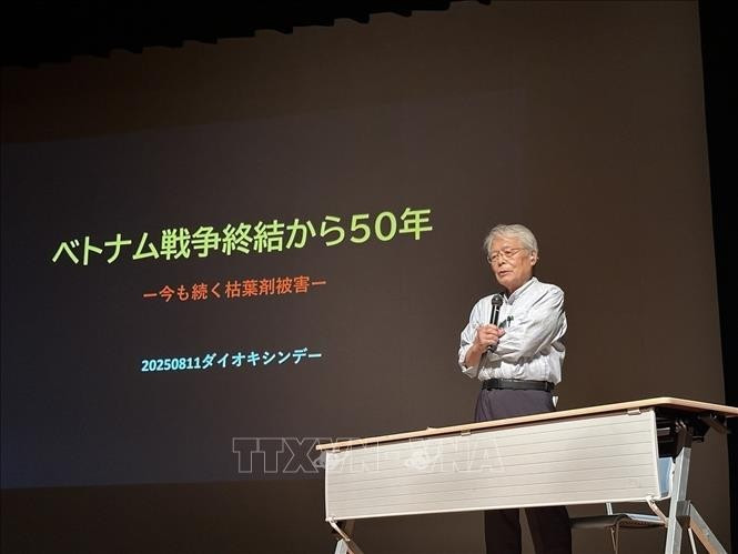 Le journaliste japonais Nakamura Goro donne une présentation sur le VIetnam lors de la 14e Journée de la dioxine du Vietnam à Tokyo. Photo: VNA