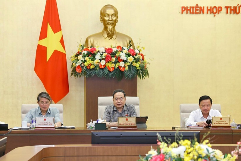 Le président de l’AN, Tran Thanh Man (au milieu) lors de la réunion. Photo : VNA.
