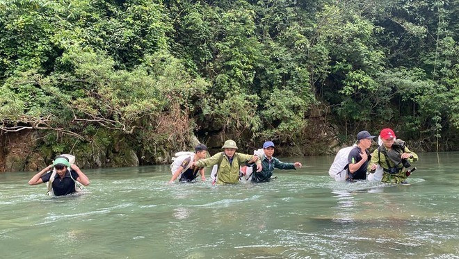 L'empreinte « d'acier » des soldats qui protègent la forêt de Pu Mat au cœur de la jungle