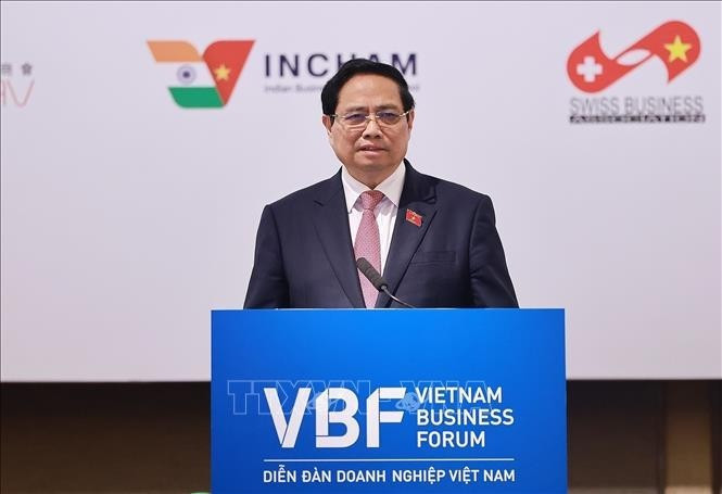 Le Premier ministre participe au Forum d'affaires du Vietnam 2025