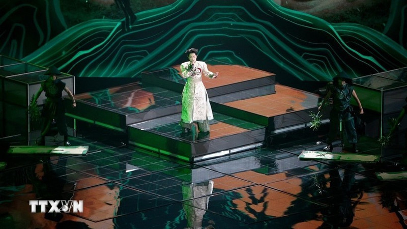 Le chanteur Duc Phuc, représentant du Vietnam, remporte une victoire éclatante au concours musical international Intervision 2025. Photo : VNA.