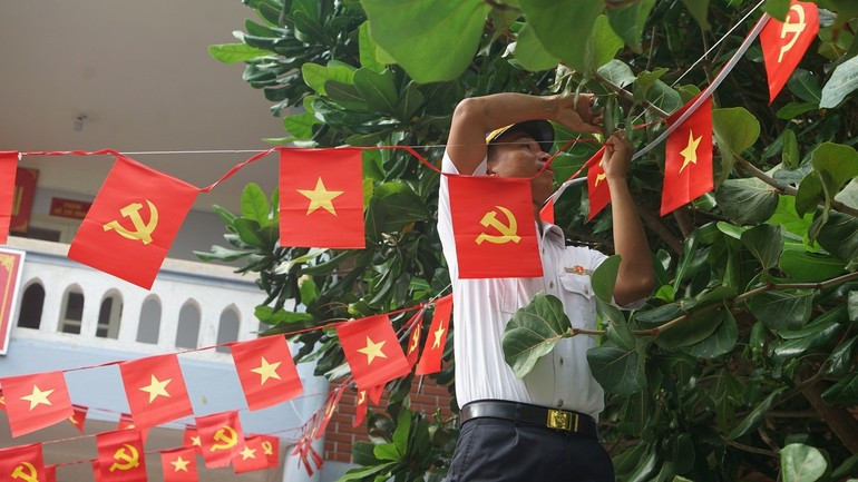 Les forces armées et la population de Truong Sa nourrissent de grandes attentes à l’égard d’une nouvelle phase de développement du Vietnam