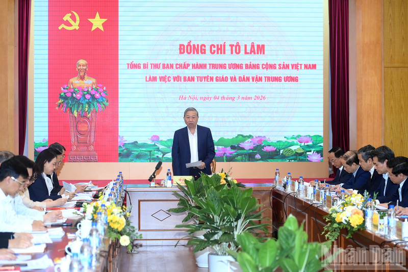 Le Secrétaire général To Lam tient une séance de travail avec la Commission centrale de la Propagande, de l’Éducation et de la Mobilisation des masses