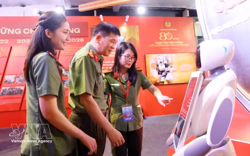 L'exposition gratuite propose aux habitants de la capitale ainsi qu’aux touristes une immersion au cœur des défis liés à la cybersécurité. Photo : Vietnam+