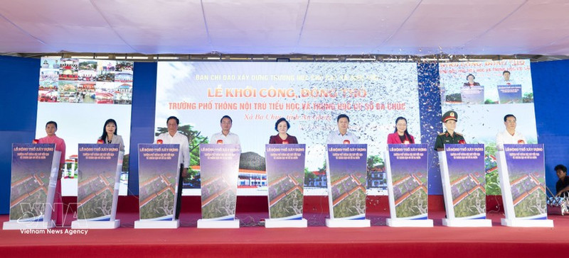 La cérémonie de lancement des travaux de l’école internat multi-niveaux (primaire et collège) de Ba Chuc, dans la province d’An Giang (Sud). Photo : VNA.