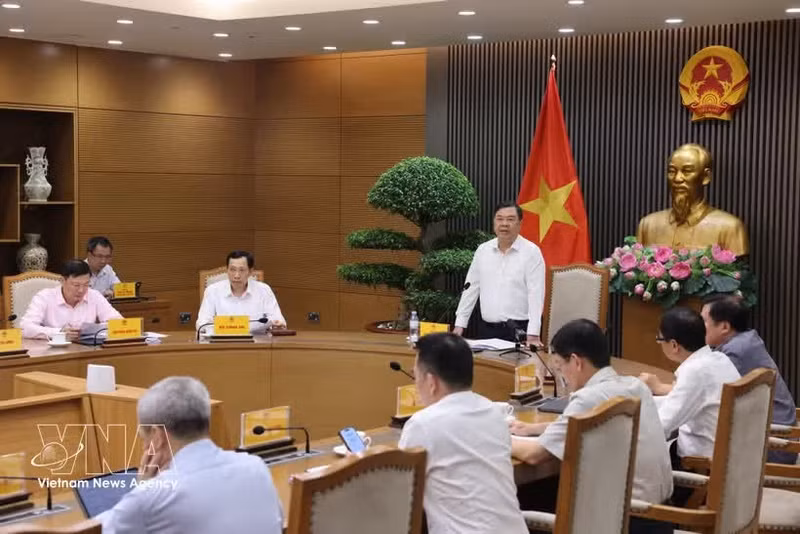 Le vice-Premier ministre permanent Pham Gia Tuc s’exprime lors de la réunion, à Hanoi, le 2 juin. Photo : VNA.