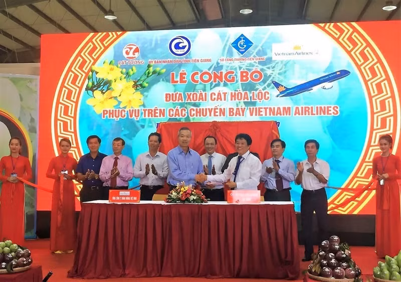 Le 14 février 2019, la cérémonie d’introduction de la mangue Cat Hoa Loc sur les vols de Vietnam Airlines s’est tenue dans la ville de My Tho. Photo : Vietnamairlines