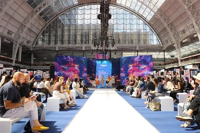 Source Fashion London, le plus grand salon européen d'approvisionnement en mode, qui s'est tenu du 8 au 10 juillet à Londres, au Royaume-Uni. Photo : VNA.
