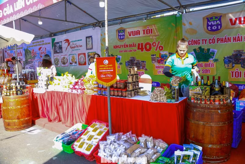Aller au marché du Têt pour privilégier les produits vietnamiens à Da Nang