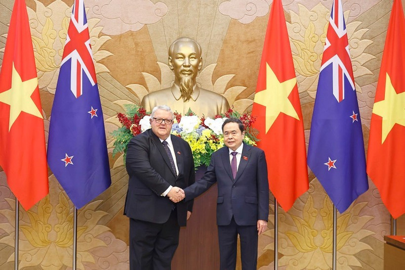 Le président de l’Assemblée nationale, Trân Thanh Mân (droite) et le président de la Chambre des représentants de Nouvelle-Zélande, Gerry Brownlee. Photo : VNA.