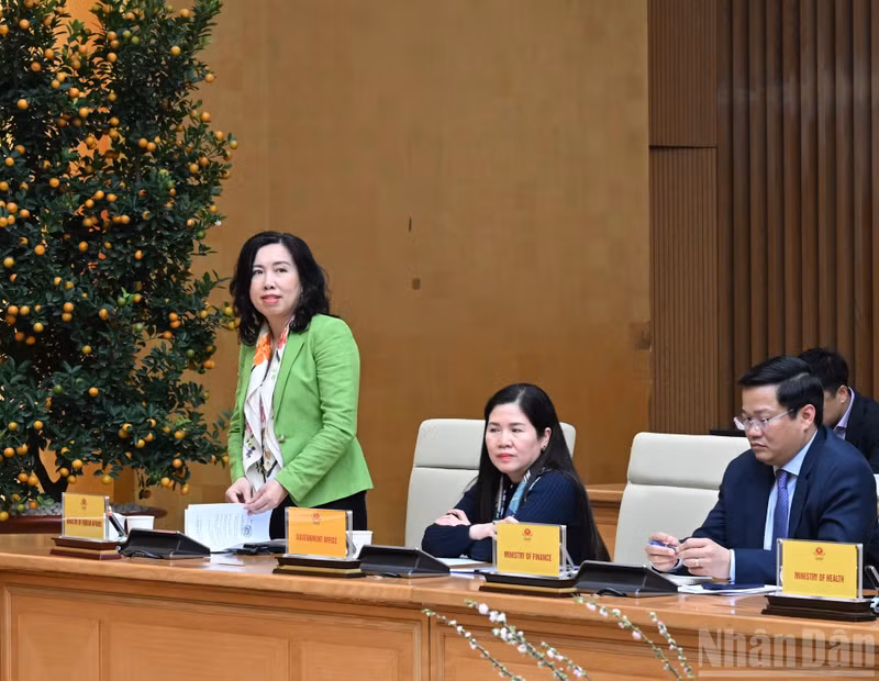 La vice-ministre des Affaires étrangères Le Thi Thu Hang prend la parole lors de la rencontre.