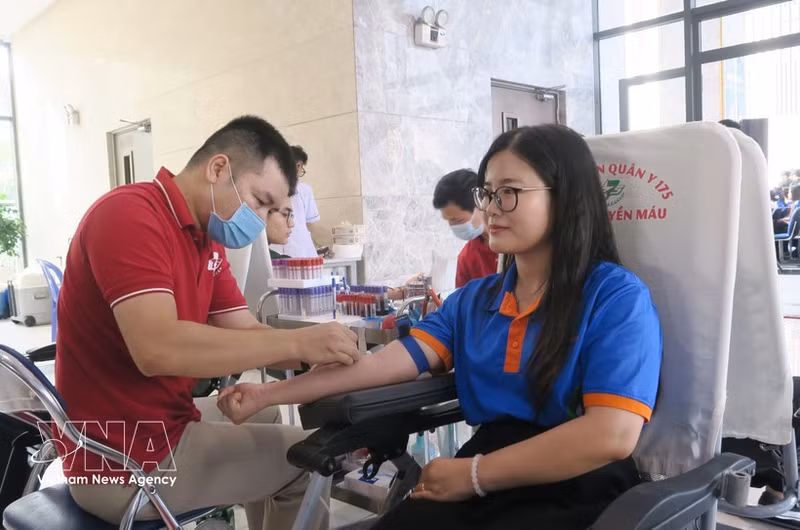 Environ 5 000 personnes participent au programme de don de sang « Dimanche Rouge » à Ho Chi Minh-Ville