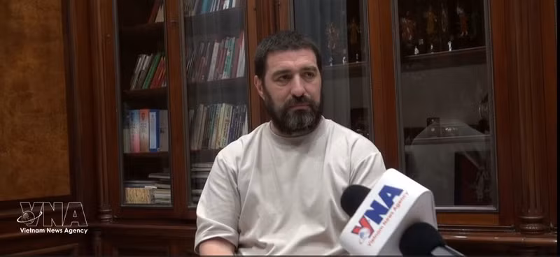 Chercheur et journaliste argentin Gastón Fiord. Photo: VNA
