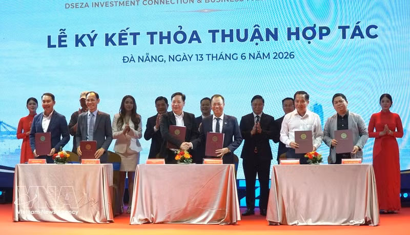 Cérémonie de signature d'accords de coopération entre les partenaires stratégiques pour le développement de la zone de libre-échange (FTZ) de Da Nang, le 13 juin 2026. Photo : VNA.