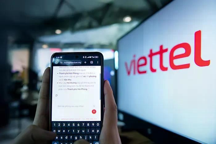 Viettel lance un assistant virtuel basé sur l'intelligence artificielle pour fournir aux citoyens des informations claires et rapides sur les nouvelles unités administratives. Photo : VNA.