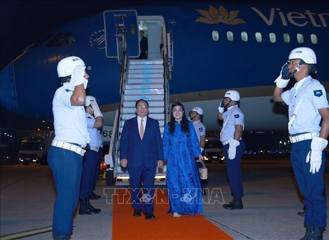 Le Premier ministre Pham Minh Chinh, son épouse Lê Thi Bich Trân et une délégation vietnamienne de haut rang ont atterri tôt le 5 juillet (heure locale) à l'aéroport Galeão de Rio de Janeiro tôt le 5 juillet (heure locale), entamant ainsi leur participation au sommet élargi des BRICS et aux activités bilatérales au Brésil. Photo : VNA.