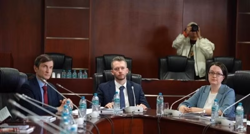  Le vice-recteur chargé de la recherche du MGIMO, Andrei Baykov (centre), le 30 avril en Russie. Photo : VNA/CVN.