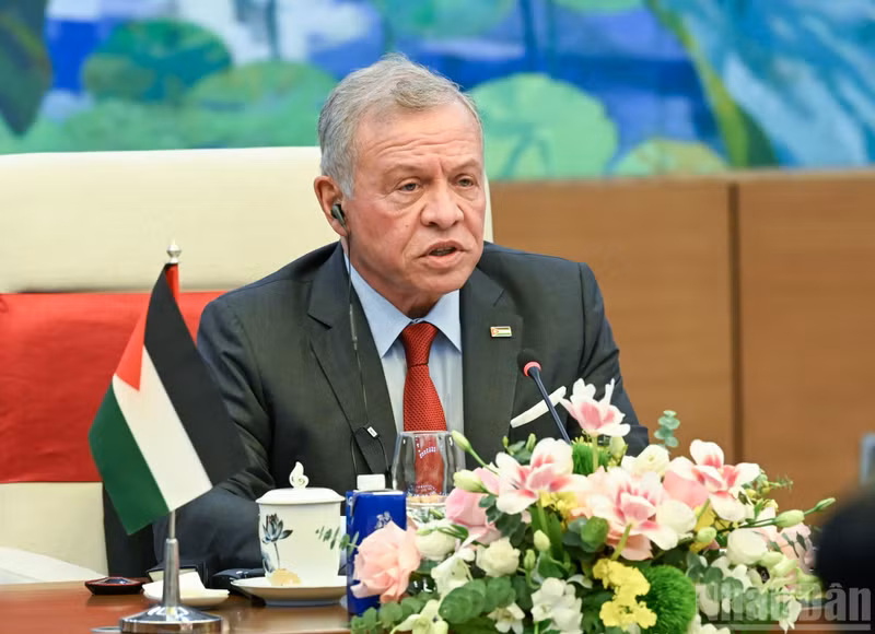 Le roi de Jordanie Abdullah II Ibn Al Hussein s’exprime lors de l’entrevue. (Photo : Duy Linh)
