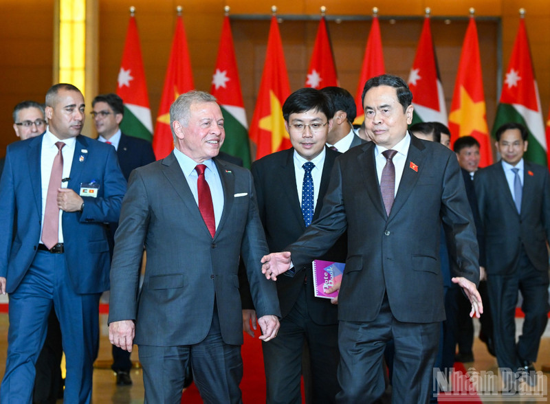 Le président de l’AN Tran Thanh Man tient une entrevue avec le roi de Jordanie, Abdullah II Ibn Al Hussein