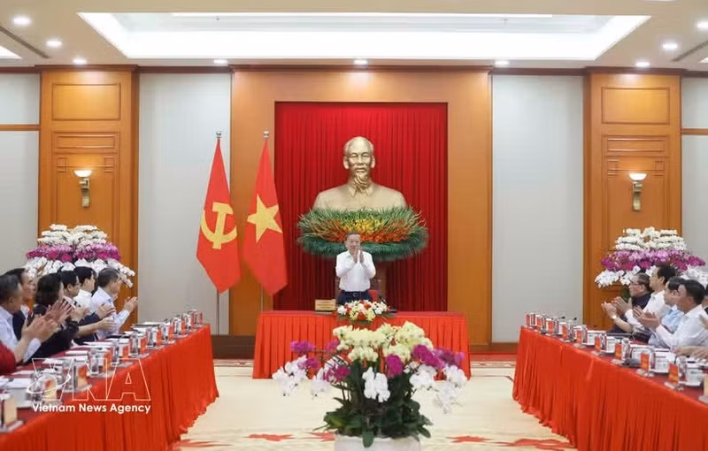 Le haut dirigeant Tô Lâm préside la première réunion du comité de bilan stratégique du PCV. Photo : VNA.