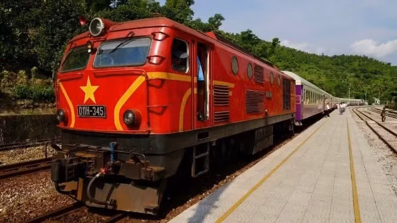Le train « Connexion des patrimoines du Centre », reliant Hue à Da Nang, propose une expérience sensorielle unique. Photo : nhandan.vn