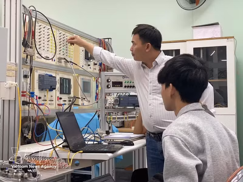 La ressources humaines de haute qualité est un volet important du Programme de développement de l’industrie des technologies numériques pour la période 2026-2030, avec une vision à l’horizon 2045. Photo : VNA.