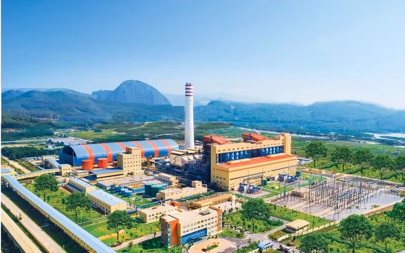 Signature d’un contrat de marché d’une valeur de plus de 25 202 milliards de dongs pour le projet de centrale thermique au gaz naturel liquéfié (LNG) Quang Trach II