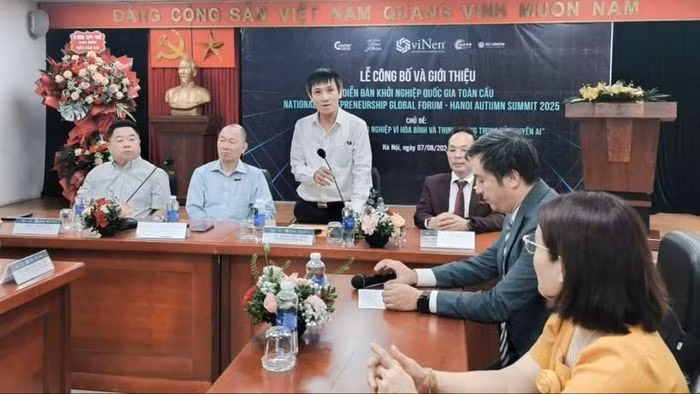 Dr Dinh Viet Hoa, président de l’Association nationale de l’entrepreneuriat. Photo : Viettime