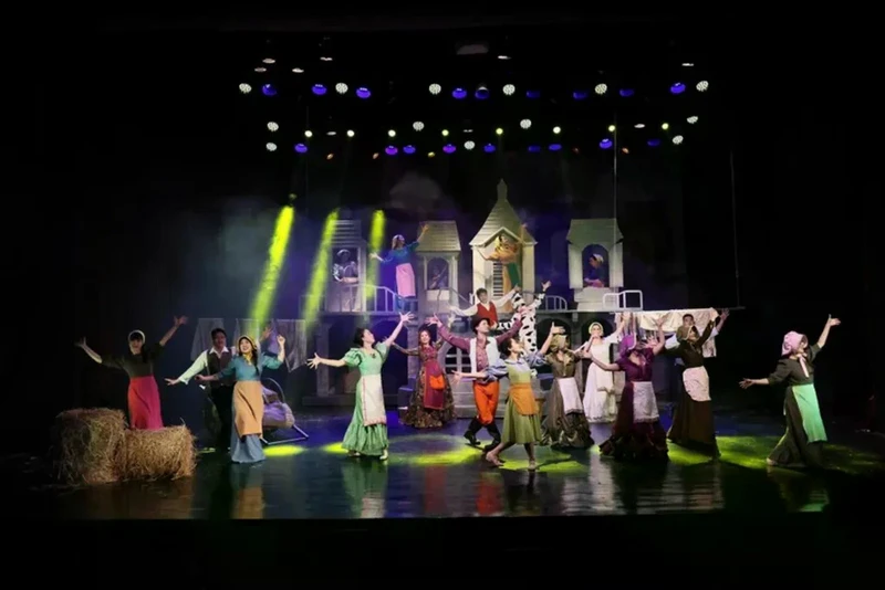Une scène de "Sans Famille" du Théâtre de la jeunesse. Photo : CTV/CVN.