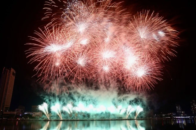 Le Festival international de feux d’artifice de Dà Nang démarre en fanfare