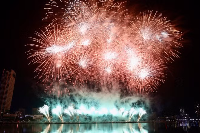 Le Festival international de feux d’artifice de Dà Nang démarre en fanfare